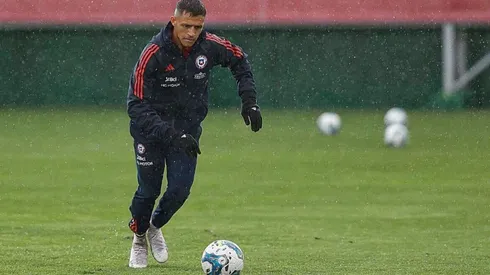 Alexis se quedará solo en Juan Pinto Durán mientras sus compañeros batallan con Uruguay.