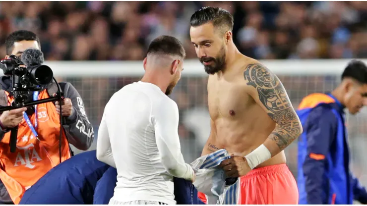 El ex azul se quedó con la camiseta de la Pulga.