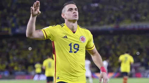 Rafael Santos Borré festejó así el gol que le anotó a Venezuela en el inicio de las Eliminatorias.