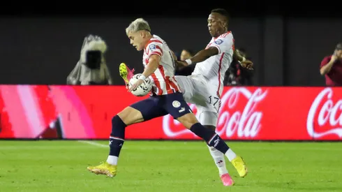 Empate y festival de palos en el primer partido de las eliminatorias.