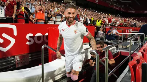 Sergio Ramos fue presentado oficialmente en el Sevilla y aprovechó de tocarle la oreja al Betis, su archirrival.