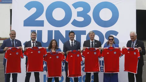 Infantino esperanza a Chile como sede del Mundial 2030