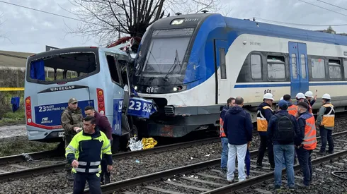 EFE publica videos de imprudencias en cruces de Biotrén en Chile.