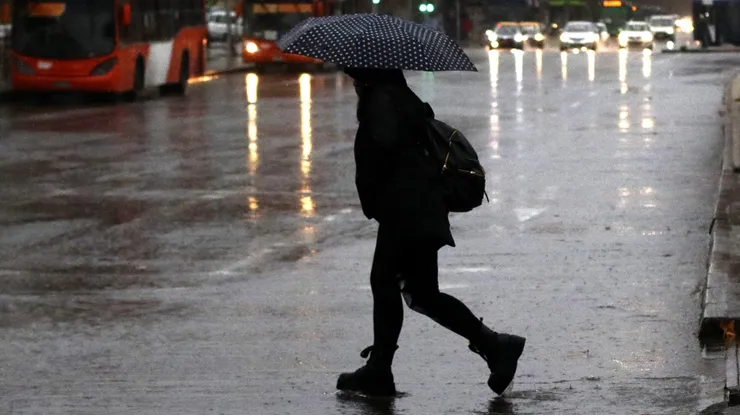 Retorna la lluvia en Santiago