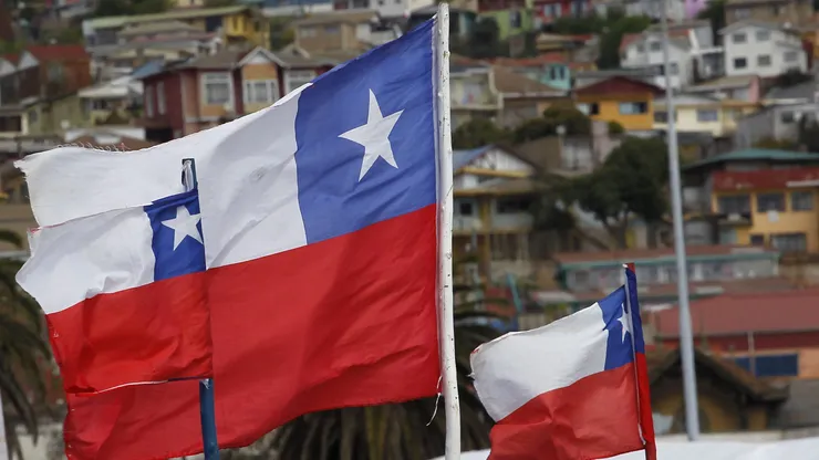 ¿Desde qué año es obligatorio poner la bandera chilena en Fiestas Patrias?