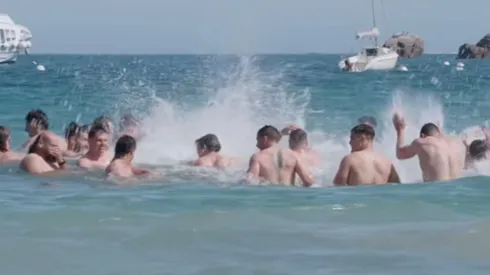 Los Cóndores se relajaron en la playa de Perros-Guirec tras una ardua sesión de entrenamiento.