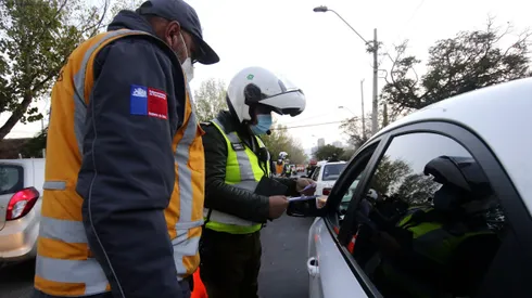 ¿De cuánto es la multa por no grabar la patente en espejos y vidrios?
