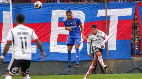 Federico Mateos pudo convertir un gol histórico para la U ante Colo Colo.
