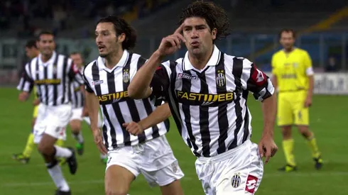 Marcelo Salas anotando por la Juventus