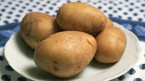 Baja el precio de la papa