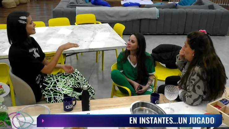Coni entrega detalles de su relación con el Mago Valdivia