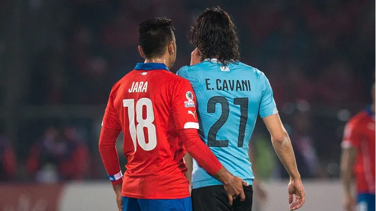 Jara contó el lado desconocido del dedo a Cavani