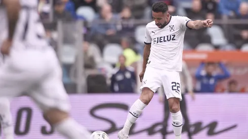 Así le pegó Mauricio Isla para anotar su primer gol en Independiente de Avellaneda.