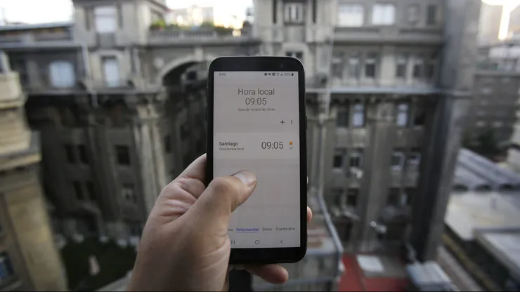 Este sábado se cambia la hora en Chile.