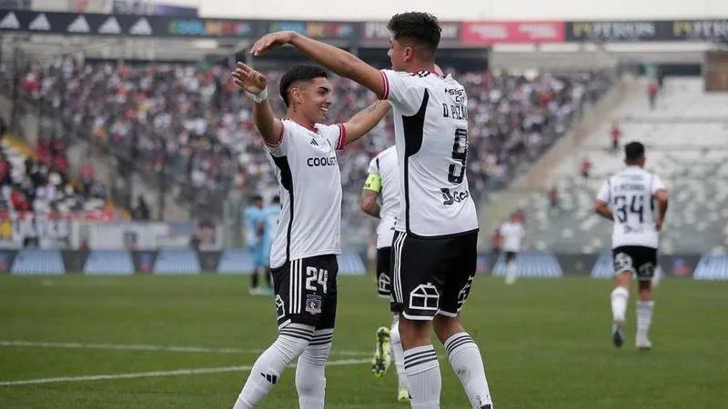 Damián Pizarro y Jordhy Thompson protagonizaron una terrible indisciplina en Colo Colo. Foto: Photosport.