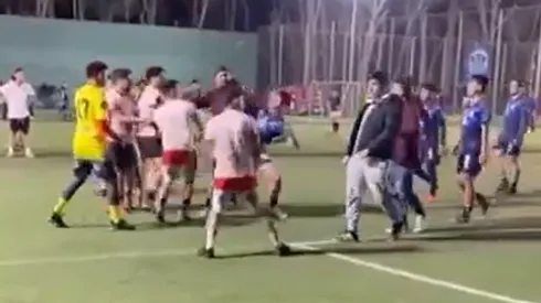 La ruda pelea que protagonizaron Thompson y Pizarro les significó quedar fuera del Superclásico.