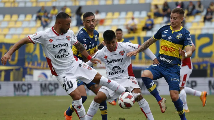 Ñublense recibe en Chillán a Everton.