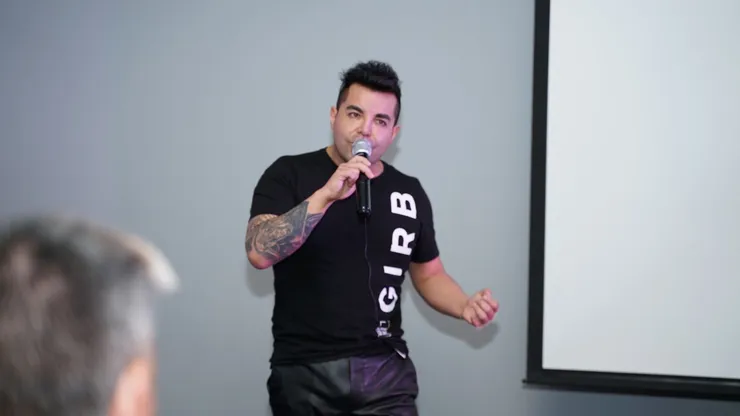 El gran premio que entregó el empresario Iván Martínez a un emprendedor.