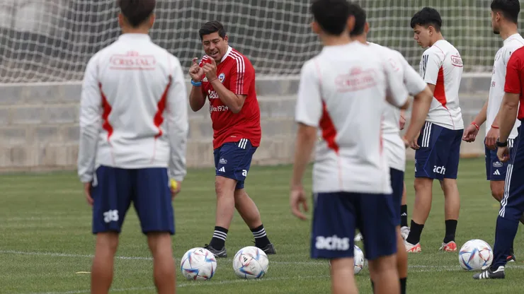 Nico Córdova dirige su primer microciclo al mando de la Roja Sub 20.