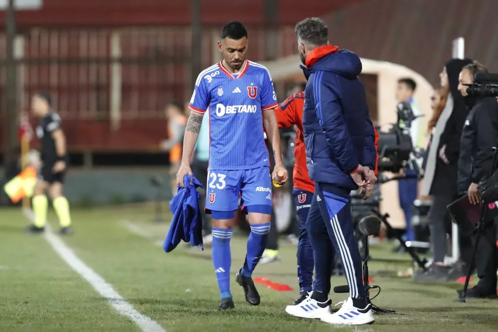 Nery Domínguez podría jugar sus últimos partidos en Universidad de Chile. (Jonnathan Oyarzun//Photosport).
