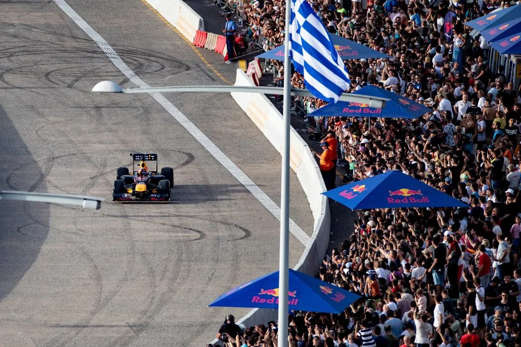 Traer un auto de Fórmula 1 a Chile no es una tarea fácil, y de la que requiere un equipo humano numeroso con una logística a toda prueba. Foto: Red Bull Content Pool.