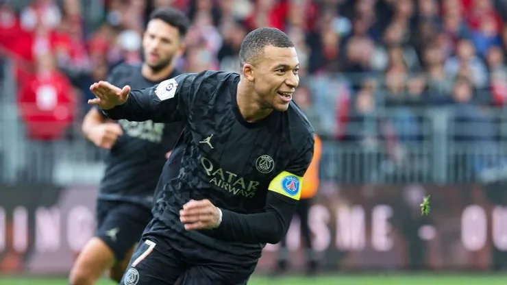 Mbappé marcó dos goles en la victoria del PSG.