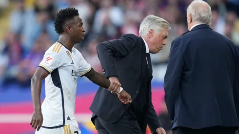 Carlo Ancelotti terminó con el show de Vinicius, llevándoselo de un brazo para afuera.