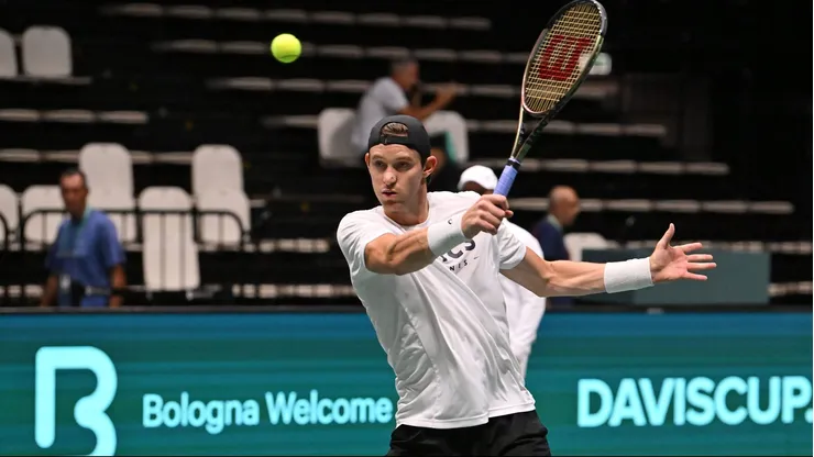 Nicolás Jarry empezó el Masters 1000 de París con una buena victoria ante Popyrin y ahora va por Búblik. | Foto: Getty