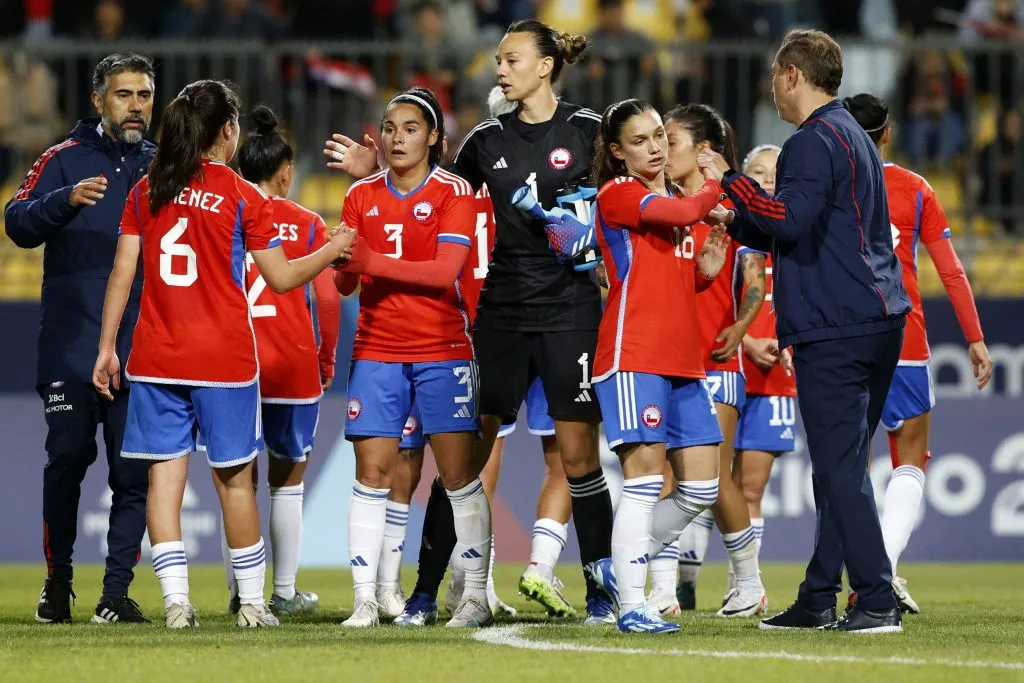 Chile deja atrás la derrota con México, aprende y va por Jamaica y la clasificación.