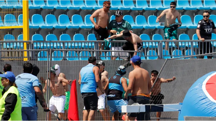 Hinchas de Iquique y Wanderers se enfrentaron en la última fecha.