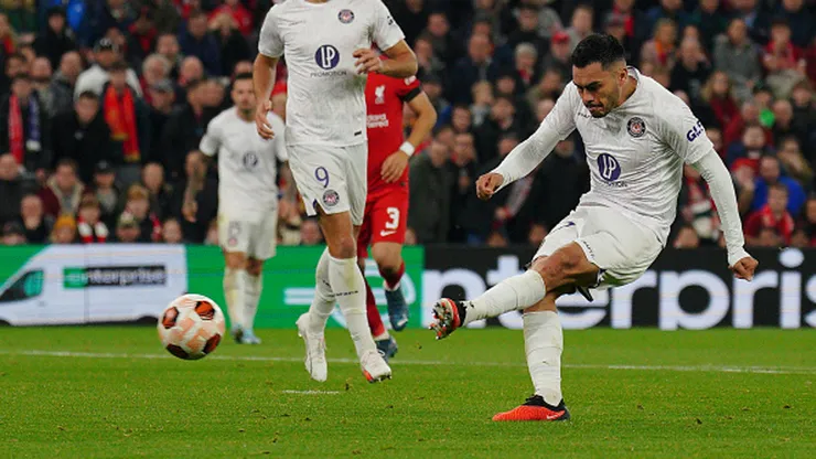 Suazo se pierde un gol increíble y solo frente al arco: fea derrota de Toulouse contra Liverpool.