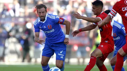 Brayan Garrido va a la marca de Felipe Seymour, otro representado por Felicevich que jugó en Unión La Calera.