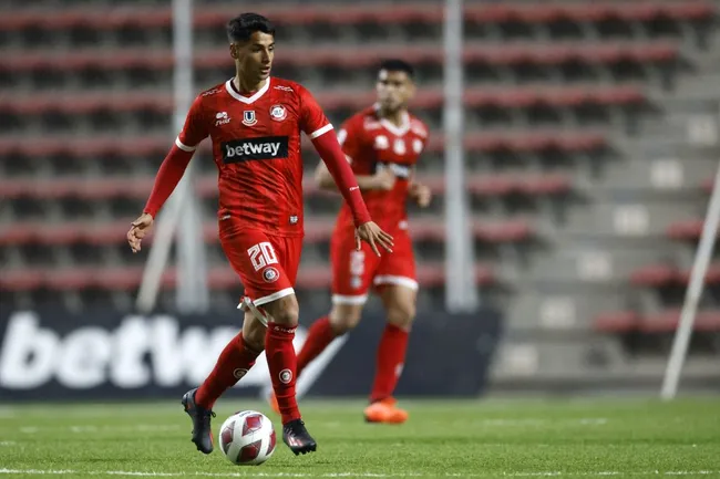 Brayan Garrido en acción por Unión La Calera. (Andrés Piña/Photosport).