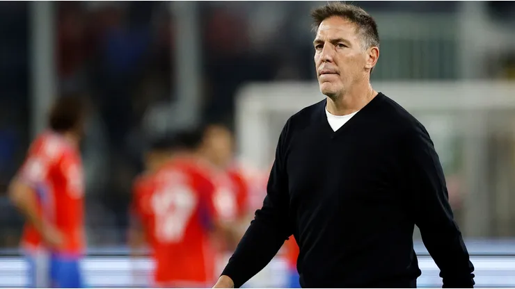 Eduardo Berizzo en silencio durante Santiago 2023.
