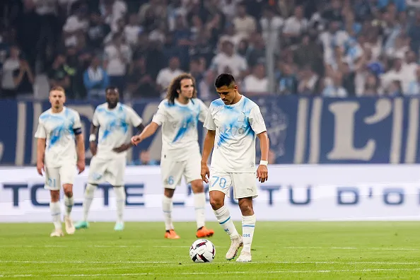 Marsella no puede olvidar a Alexis y se lo refriegan en la cara.