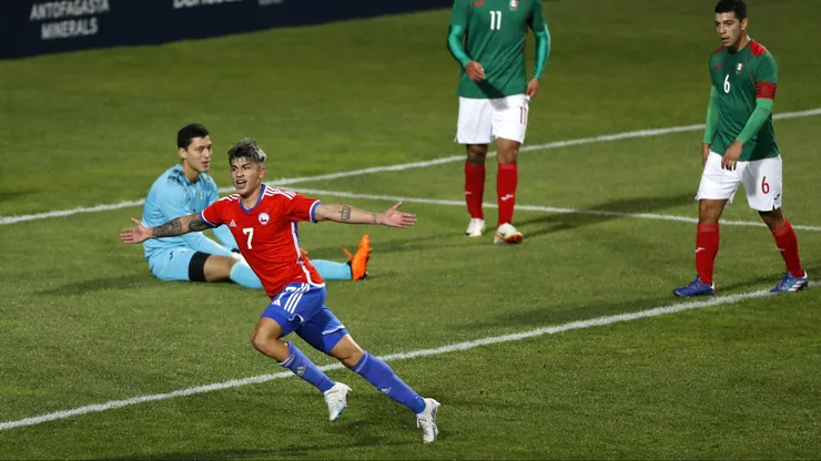 Maxi Guerrero celebra el 1-0 sobre México