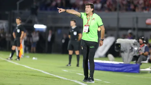 Sólo cuatro partidos oficiales dirigió Gustavo Costas en Bolivia.