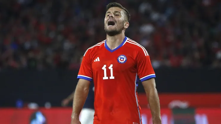 Diego Rubio en acción por la selección chilena en un amistoso ante Paraguay.