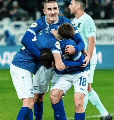 Ángelo Henríquez celebró un gol más con el Baltika. Foto: Comunicaciones Baltika.