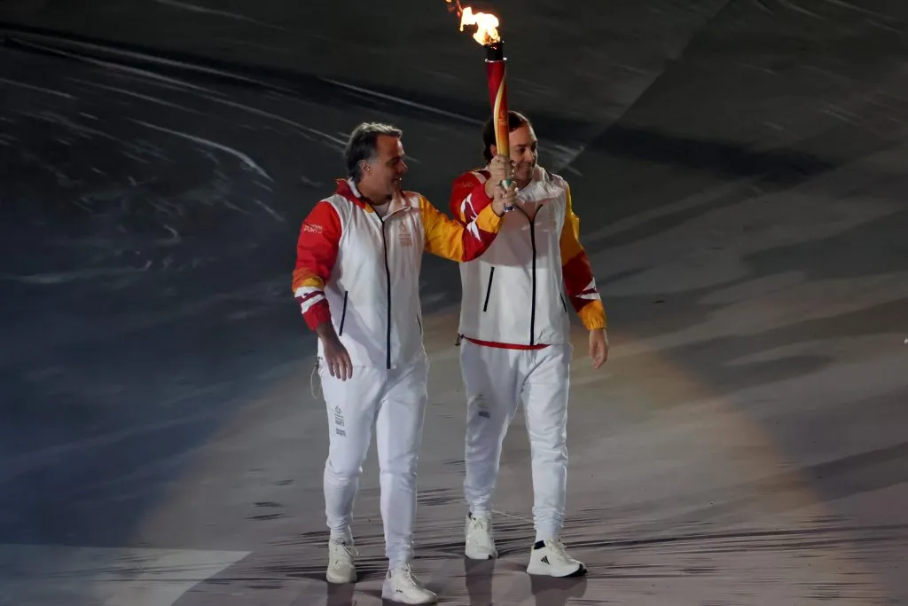 Nico Massú y Feña González llevan la antorcha
