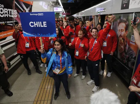 Team Chile llega en Metro a la ceremonia de Santiago 2023