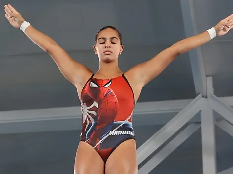 Clavadista sorprende con traje de baño de Spiderman