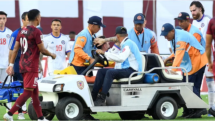 Diego Valdés salió lesionado en derrota de Chile en Venezuela.