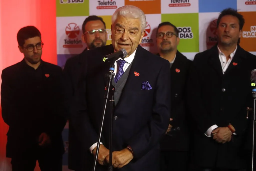 Don Francisco solicitó el cambio de fecha del Clásico Universitario. | Foto: Aton Chile