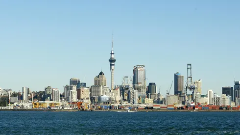 Vista desde el puerto de Auckland, Nueva Zelanda, 24 de julio de 2004