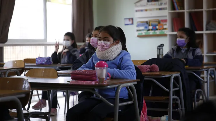 ¿Quiénes deben postular al periodo complementario del SAE a colegios?