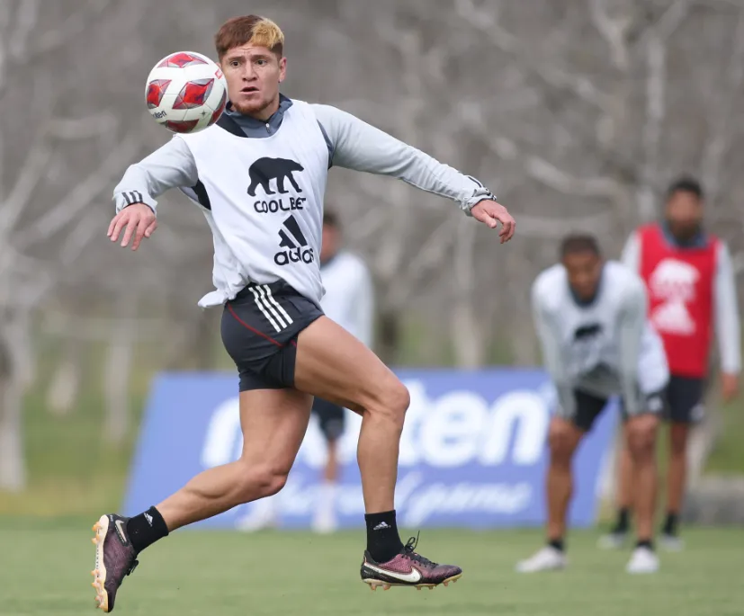 Leonardo Gil en acción durante una práctica en la intertemporada alba. (Foto: Colo Colo).