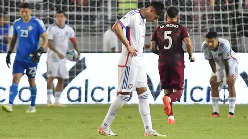 Darío Osorio reemplazó a Diego Valdés en la Roja ante Venezuela, pero salió en el segundo tiempo.