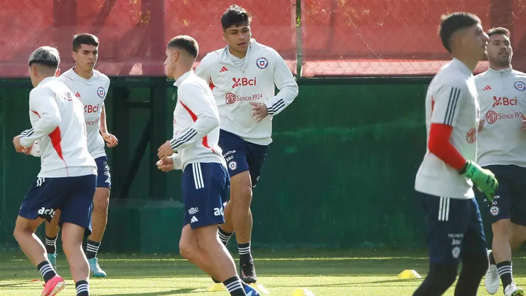 Pizarro con el buzo de la Selección