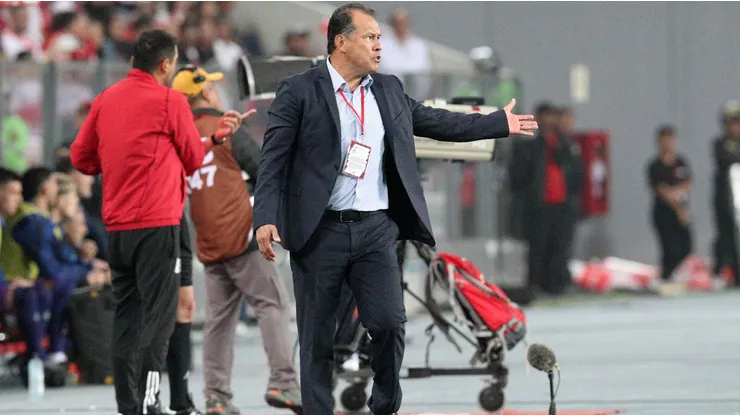 Juan Reynoso en la mira tras derrota de Perú con Argentina.